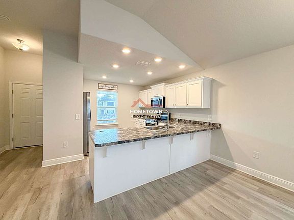 2nd image of 392 Hilburn Ln