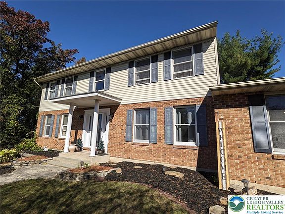 3rd image of 3270 Vista Dr
