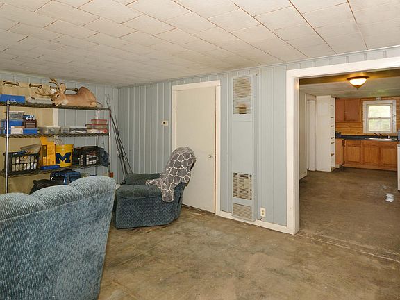 3rd image of 1923 Pleasant Dr