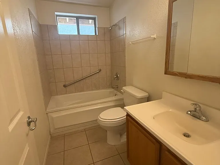 735 S 16th St — Photo 14