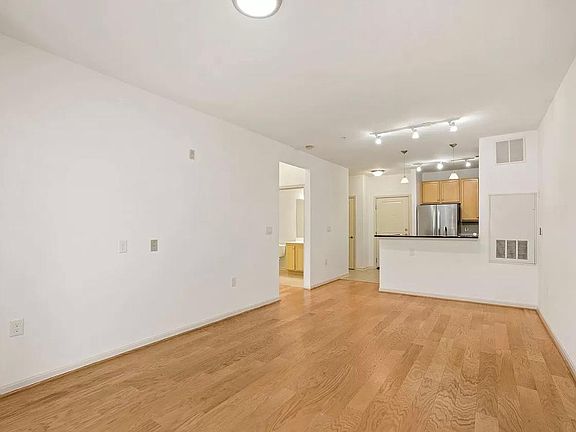 4th image of 2665 Prosperity Ave APT 246