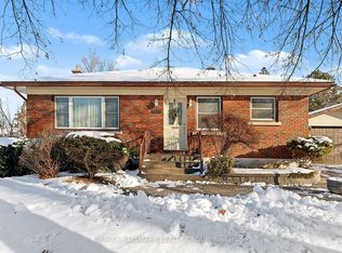 2023 Vincent St, Ottawa, ON K1G 2M8