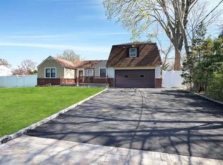 33 Lillian Rd, Nesconset, NY 11767