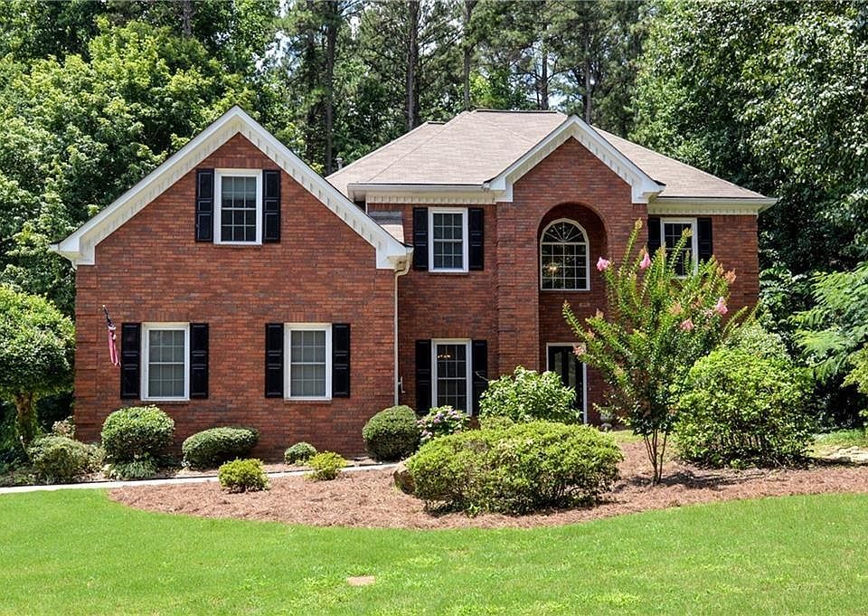 1st image of 2300 Evergreen Ln