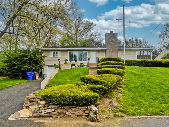 87 Benz St, Springfield, MA 01118