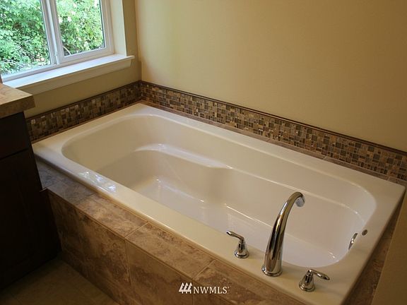 4th image of 20124 42nd Avenue Ct E