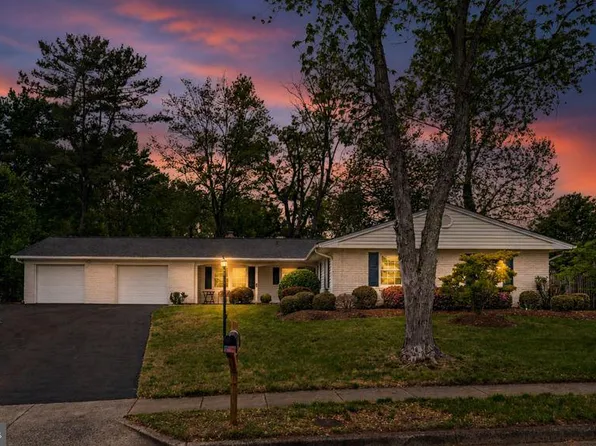 4136 Meadow Hill Ln, Fairfax, VA 22033