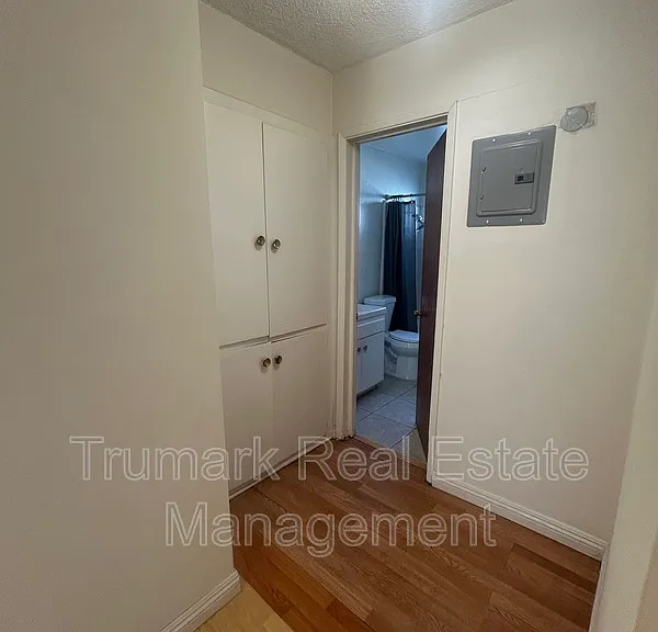 4401 Clayton Ave #3 — Photo 6