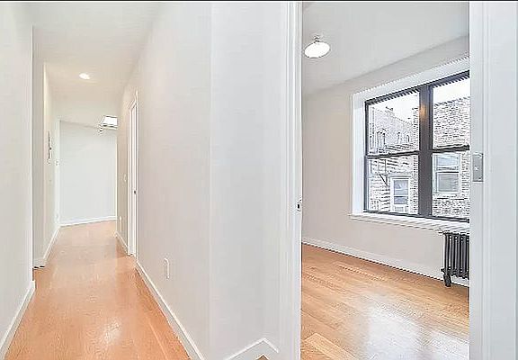 4th image of 259 E Broadway #5B