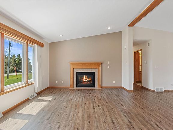4th image of 1466 2ND STREET SOUTH