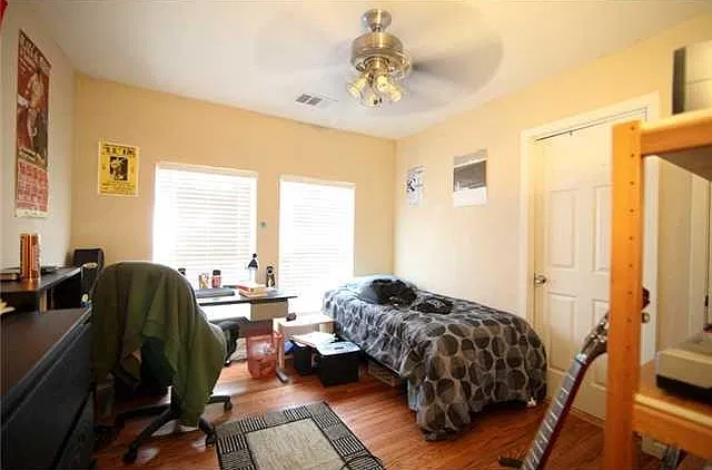 4 bed, 1317 sqft, $3,600 — Photo 3