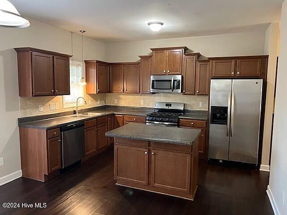 4th image of 202 Ashton Ct