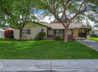 912 Pebble Beach Dr, Bakersfield, CA 93309