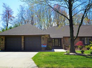 2101 Mapleleaf Dr #10, Midland, MI 48640