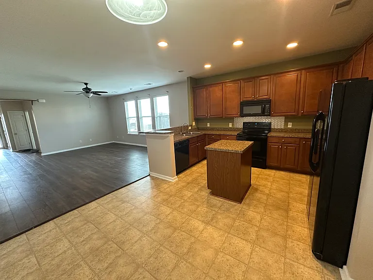 1605 Rising Mist Dr — Photo 10