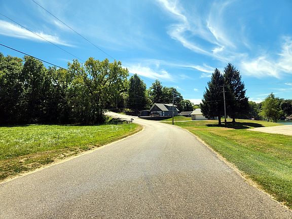 3rd image of 132 Clubhouse Dr