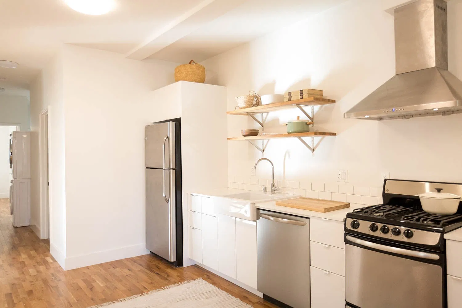 3 bed, 950 sqft, $3,645 — Photo 1