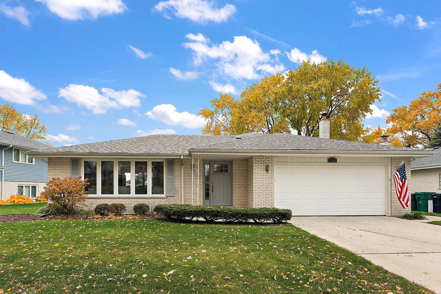 7749 Palm Dr photo 1