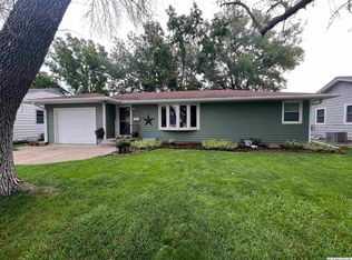 144 Sunny Cir, Mason City, IA 50401