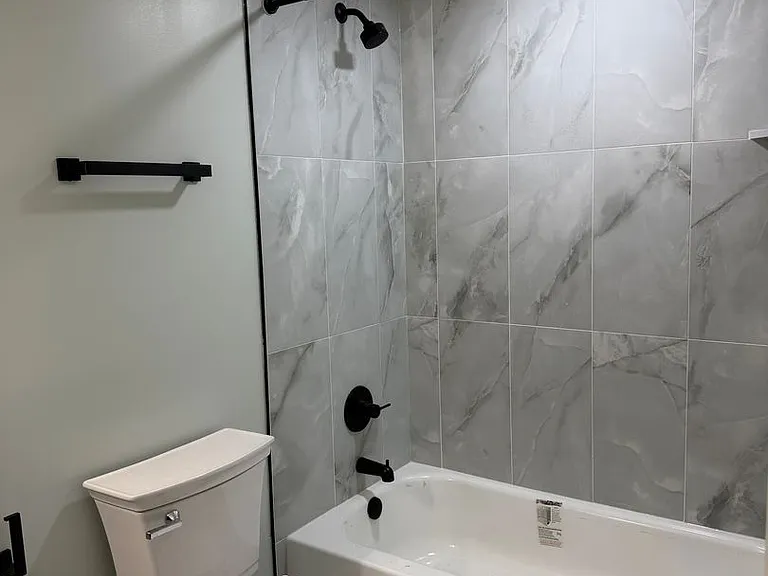 1108 N Main St — Photo 12