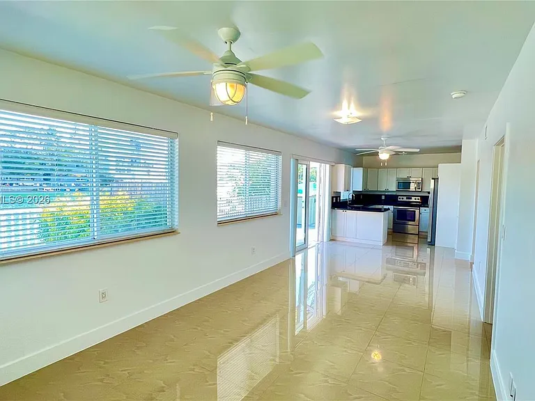 8227 Crespi Blvd #4 — Photo 9