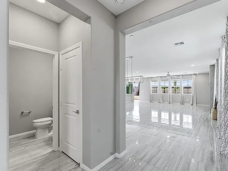 2599 Tolmezzo St — Photo 9