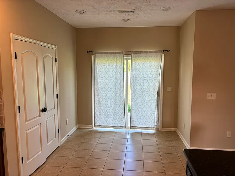 5982 Ivy Ridge Dr — Photo 5