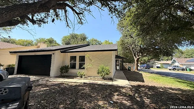 3 bed, 2.0 bath, 1416 sqft, $2,000 — Photo 3