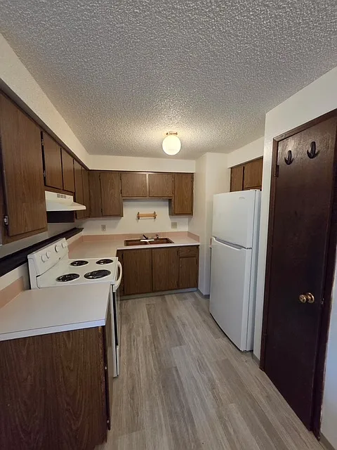 2 bed, 900 sqft, $1,025 — Photo 2