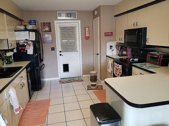 kitchen towards 1 car garage