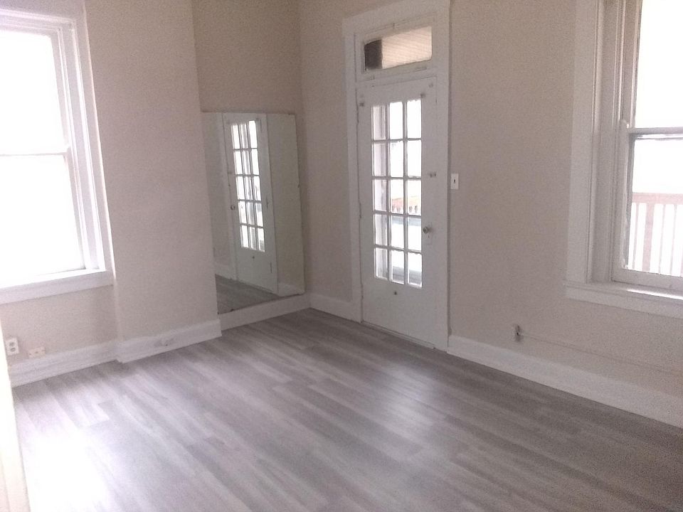 2nd image of 903 Lewis St APT 6
