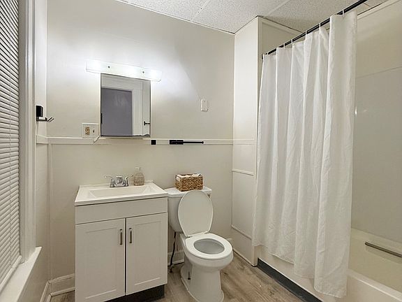5th image of 21 E Bartlett St Unit 4