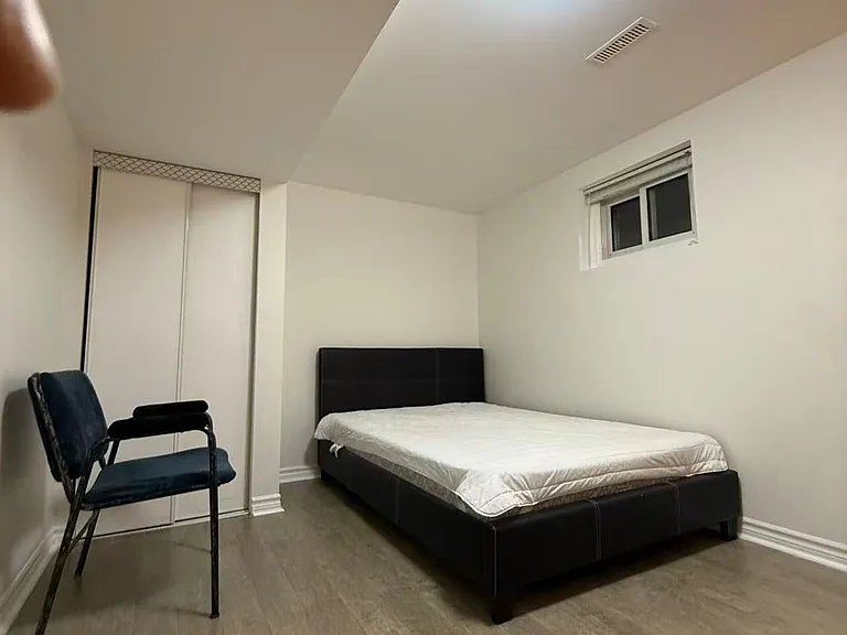 16 Farmington Cres #BASEMENT — Photo 8
