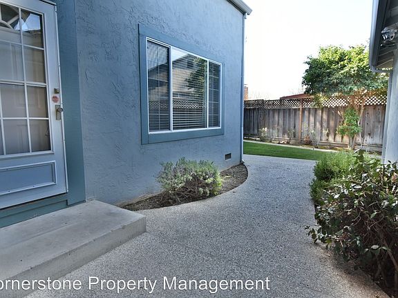3rd image of 1434 Jeffery Ave