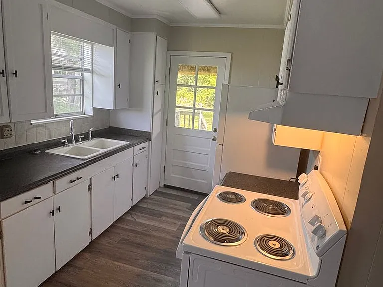 2306 Center Dr — Photo 11