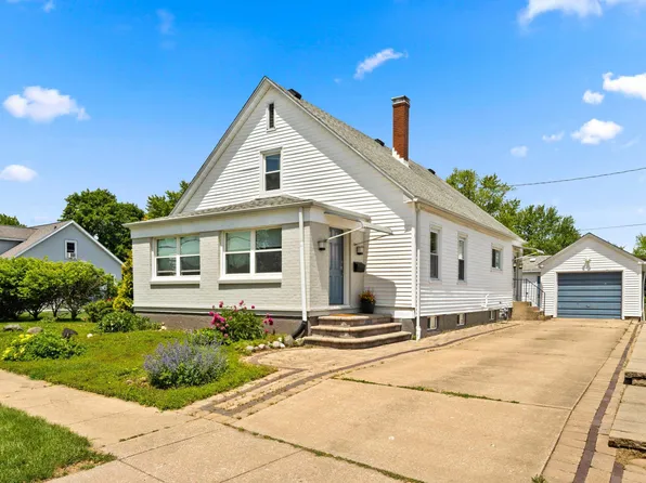 411 E Jefferson St, Washington, IL 61571