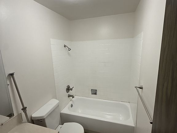 2nd image of 6002-6022 N Lombard St #6012-N