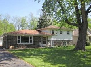87 N Lake Ave, Grayslake, IL 60030