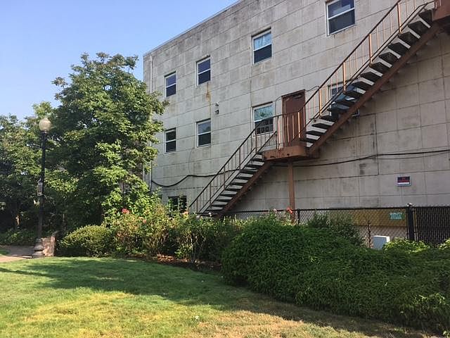 1st image of 748 SE Jackson St APT 4