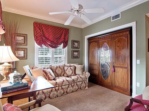 3rd image of 307 Old Oak Cir