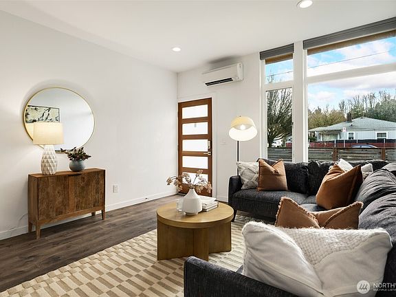 3rd image of 1058 S Cloverdale Street #B