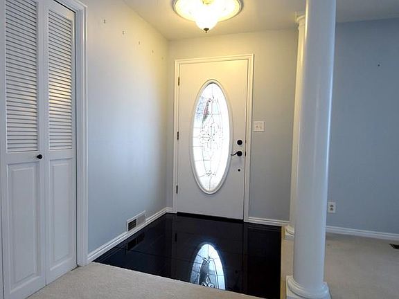 2nd image of 2905 Greentree Ln