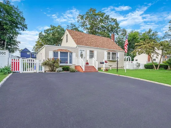 15 High Street, Sayville, NY 11782