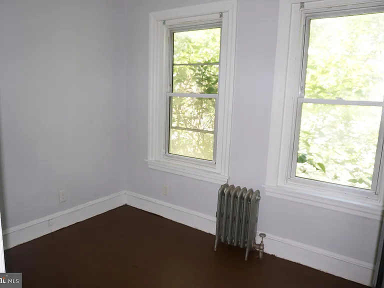 124 Knox St — Photo 10