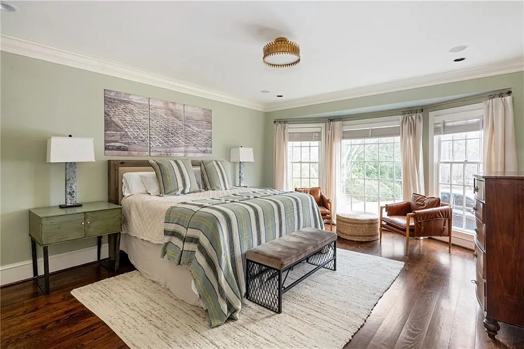 5 bed, 5.0 bath, 5700 sqft, $11,300 — Photo 3