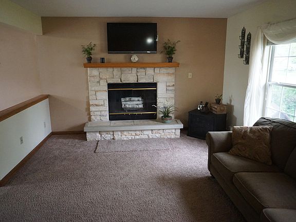 3rd image of 970 E Mackinac Ave