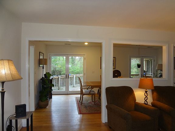 4th image of 806 Woodland Ave