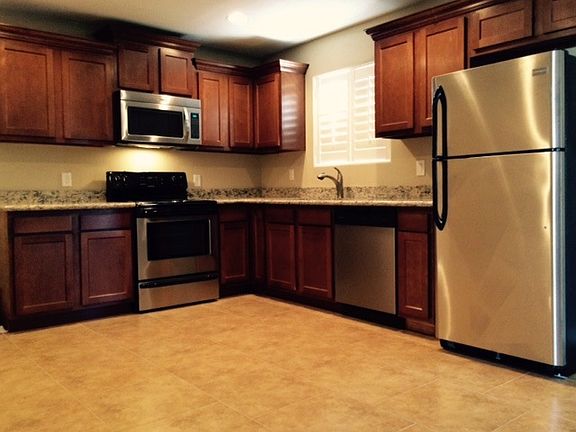 4th image of 1511 E Enid Ave