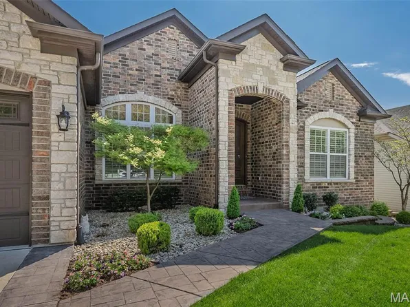 342 Harbor Bluff Dr, Fenton, MO 63026