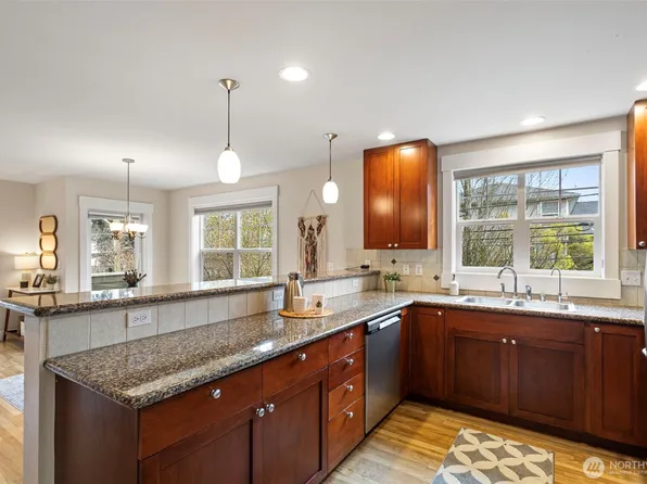 9501 Interlake Avenue N, Seattle, WA 98103